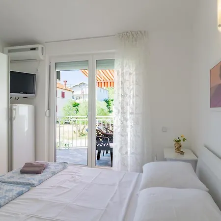 Apartment Nives Dobropoljana